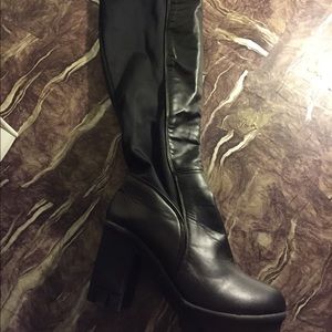Knee high leather stretch boots