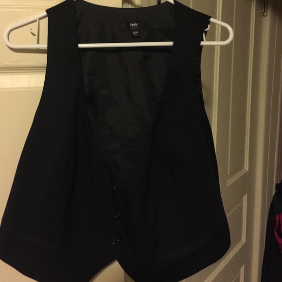 Black vest - Picture 1 of 2