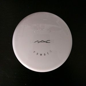 MAC 'How Beautiful!' Beauty Powder