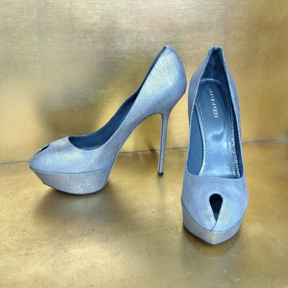 Sergio Rossi Cachet Grey with Silver Pumps 41 NWB