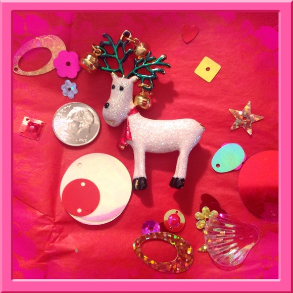 REINDEER PIN - Picture 3 of 3