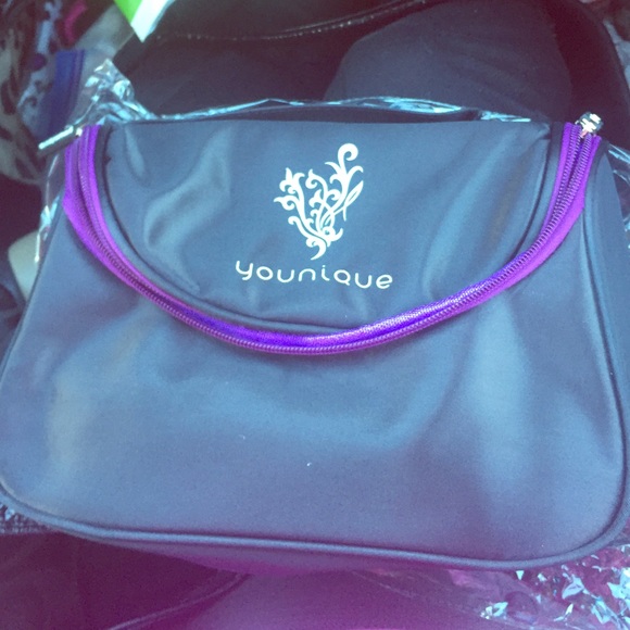 YOUNIQUE large makeup bag MEW