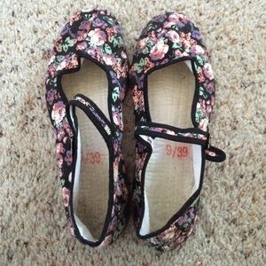 Urban Outfitters Flats