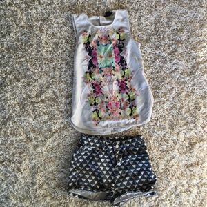 Perfect Spring:silky floral top+pattern shorts!