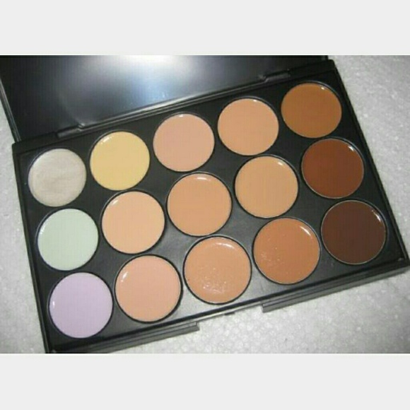 15 Concealer / Contour palette