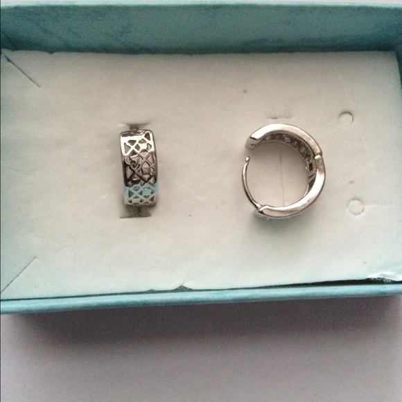 Silver Cuff Design Earrings - Picture 2 of 3