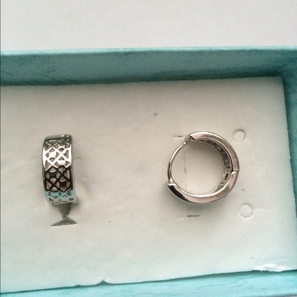 Silver Cuff Design Earrings - Picture 3 of 3