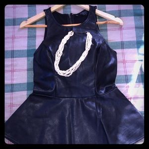 Guess Peplum - Black