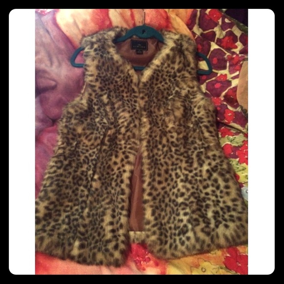 Timing Jackets & Blazers - Cheetah print faux fur vest