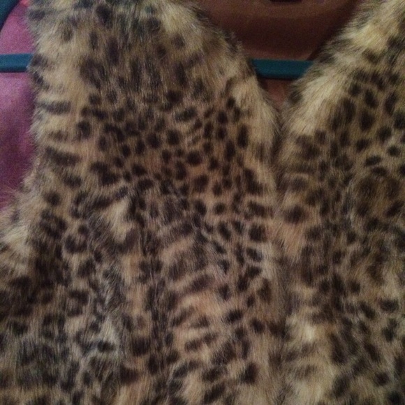 Cheetah print faux fur vest - Picture 2 of 2