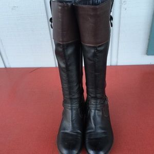 Black Boots Brown/Red Top