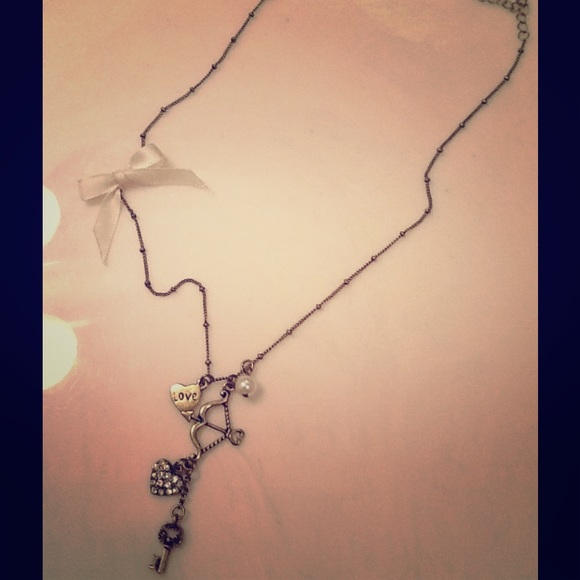 Cute necklace!