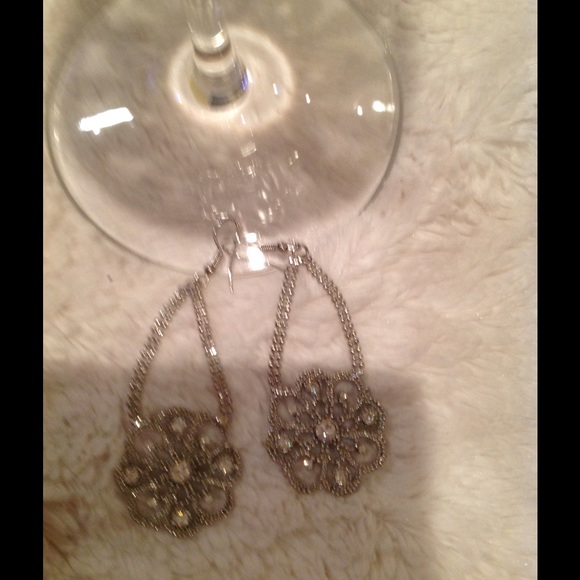 💞Beautiful Dangle Earrings! ⚡️Flash Sale⚡️ 11/27 - Picture 2 of 3