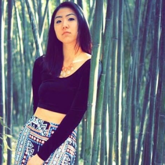 Black long sleeve crop top