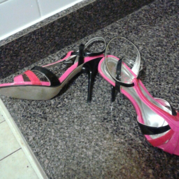 Pumps - Picture 2 of 4