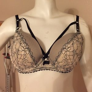 NWT Beautiful Victoria's Secret 34D lace bra