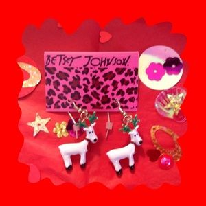 BETSEY JOHNSON REINDEER WIRE EARRINGS