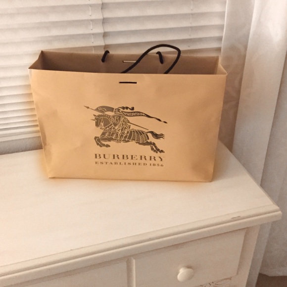 Burberry Shopping Bag!
