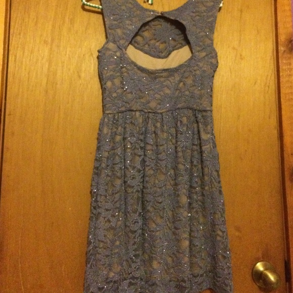 Dress - Picture 3 of 4