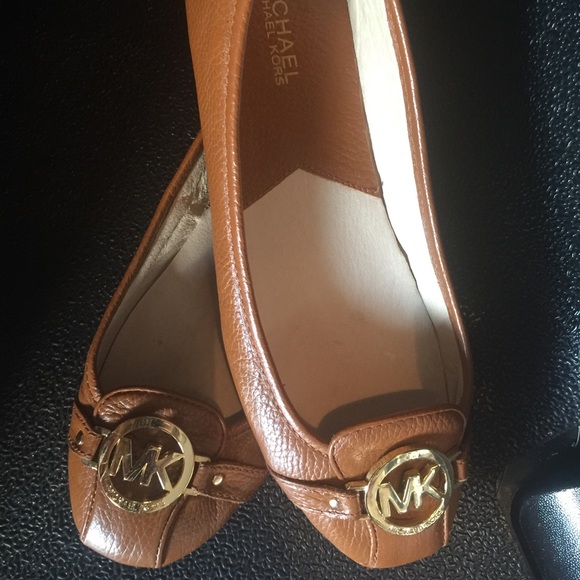 Michael Kors flats only worn once and too big :(