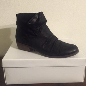 Fergie Black booties