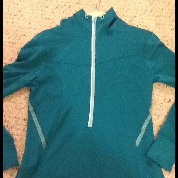 👀Reduced👀 Athletic Pull Over