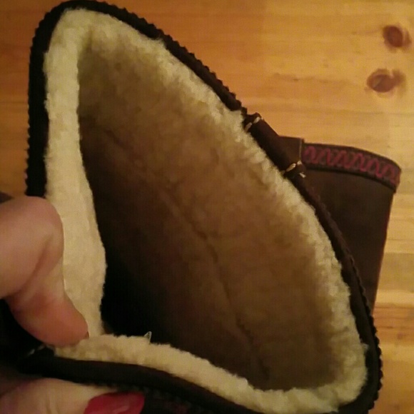 Uggs new without tags, leather, cozy yummy! - Picture 4 of 4