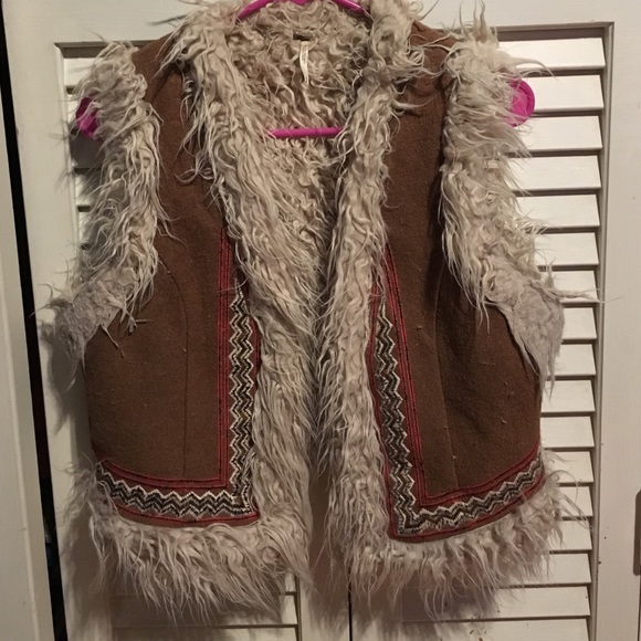 Reversible tribal vest