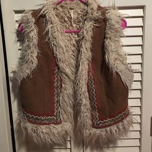 Reversible tribal vest