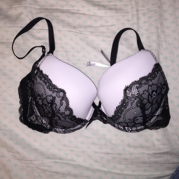Victoria's Secret bra, 36 C, never worn
