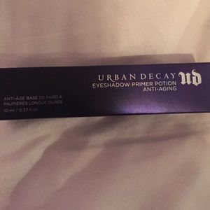 Urban Decay eyeshadow Anti-aging primer potion