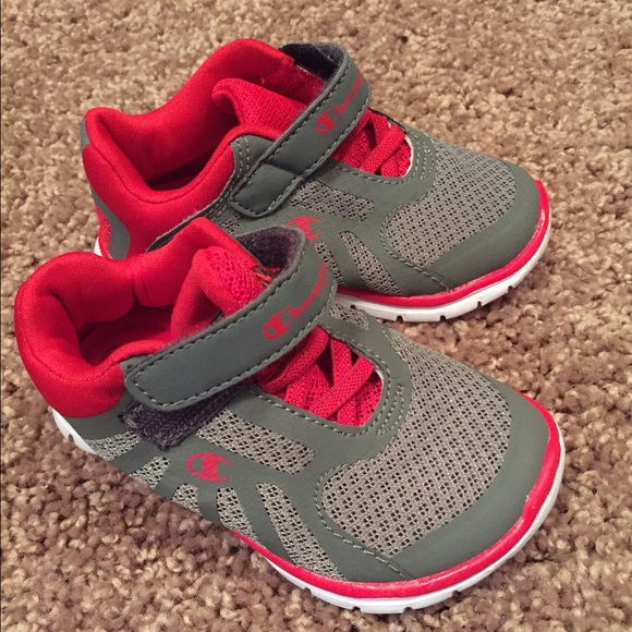 Toddler tennis shoes size 6 1/2