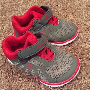 Toddler tennis shoes size 6 1/2