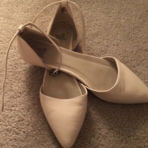 Flat ballet like shoes,... Ivory colored