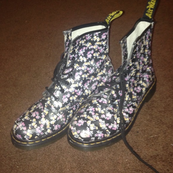 FLORAL DOC MARTENS SALE