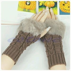 🎀PRICE DROPPED🎀 Fingerless gloves