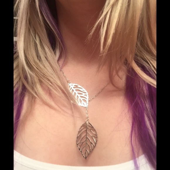 Silver Double Leaves Pendant Necklace - Picture 3 of 3