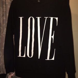 Graphic black pullover