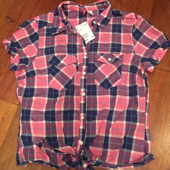 NWT plaid short sleeve top with front tie - Picture 3 of 3