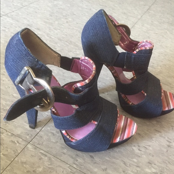 Nice heels - Picture 2 of 3
