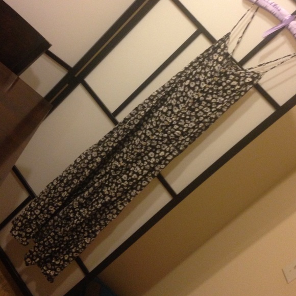 Daisy Pattern Maxi Dress