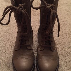 Combat boots