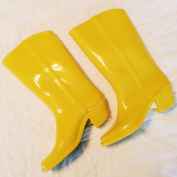 Vintage yellow cowboy style rain boots heeled