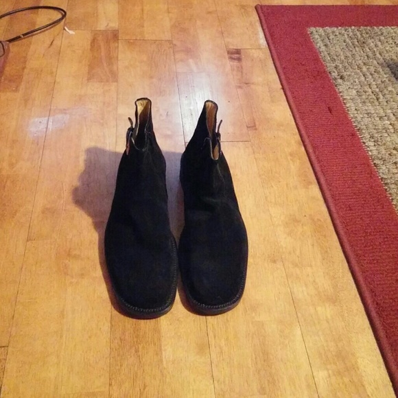 Men's Italian made suede black boots.