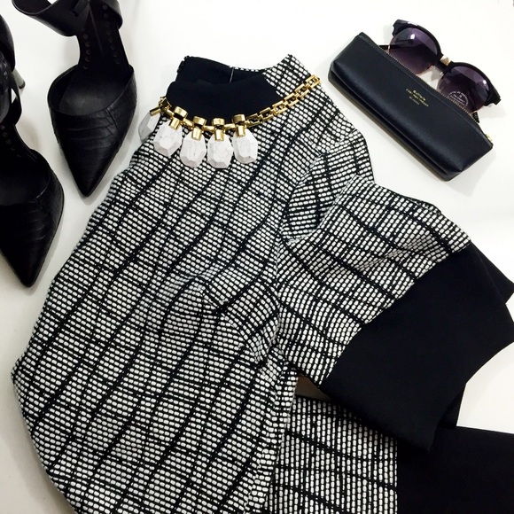 Banana Republic Dresses & Skirts - Black & White Textured Sheath Dress