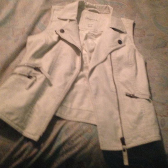 Leather vest - Picture 2 of 3