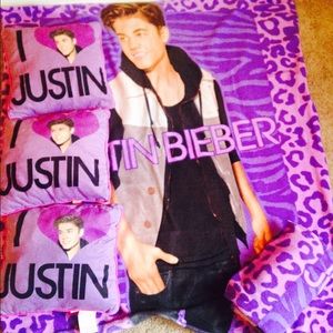 Justin bieber blankets(2) and 3 pillows