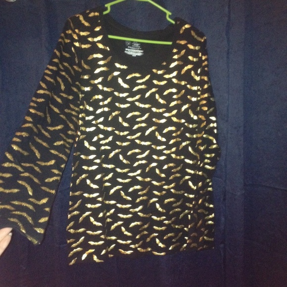 Black long sleeve tee w shiny gold bats NWOT