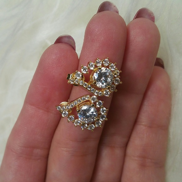 Beautiful earring - Picture 2 of 3