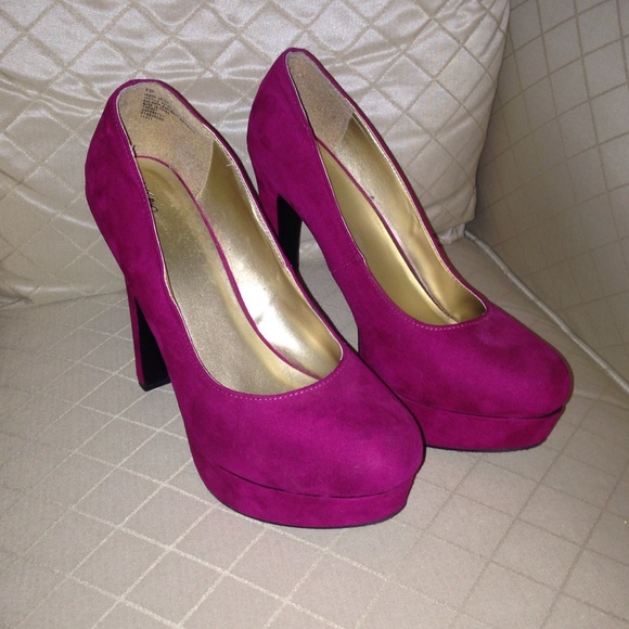 Mossimo Supply Co. Shoes - Mossimo Hot Pink Platform Pumps🔥🔥🔥